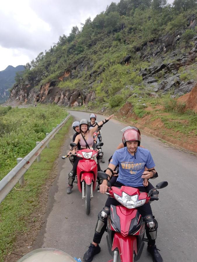 Hg Hostel Provide Tours & Motorbikes ハザン エクステリア 写真